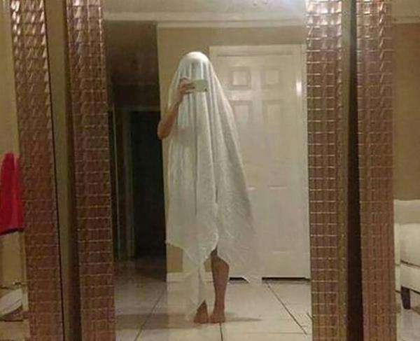 How to take a picture of a mirror